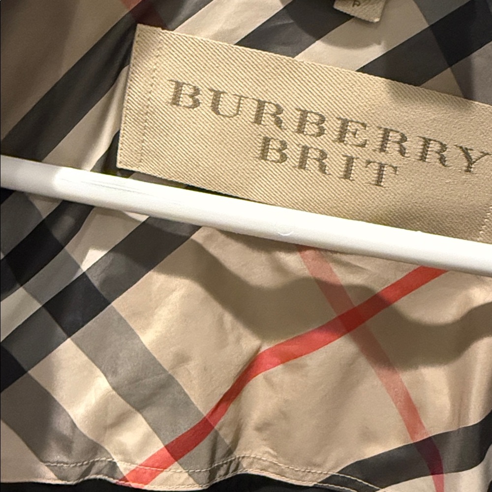 đź’‹Burberry Women's Black Puffer Jacket 007 - Picture 5 of 11